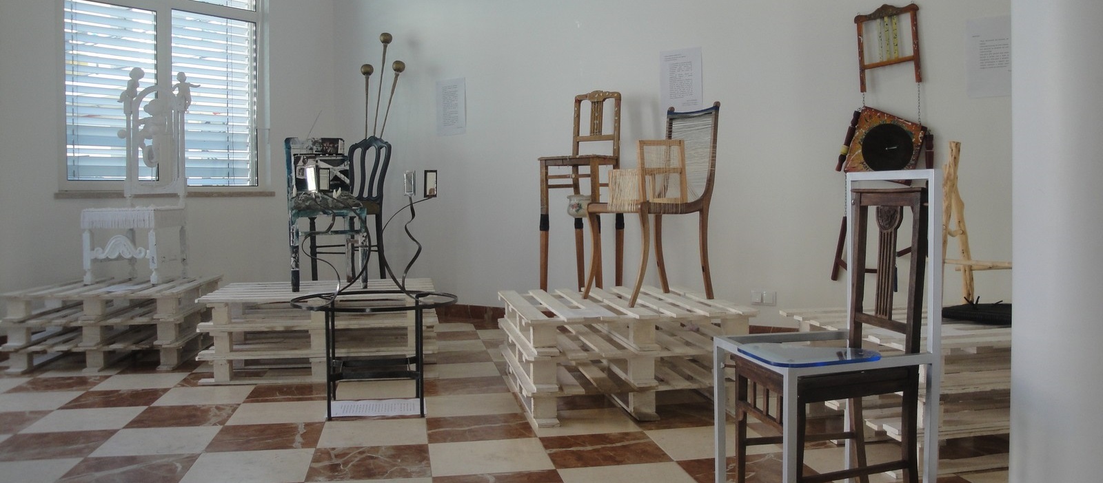 Fotografia da Exposição "9+1 _ 9 cadeiras + 1 mesa" - nov. 2015 - AETC